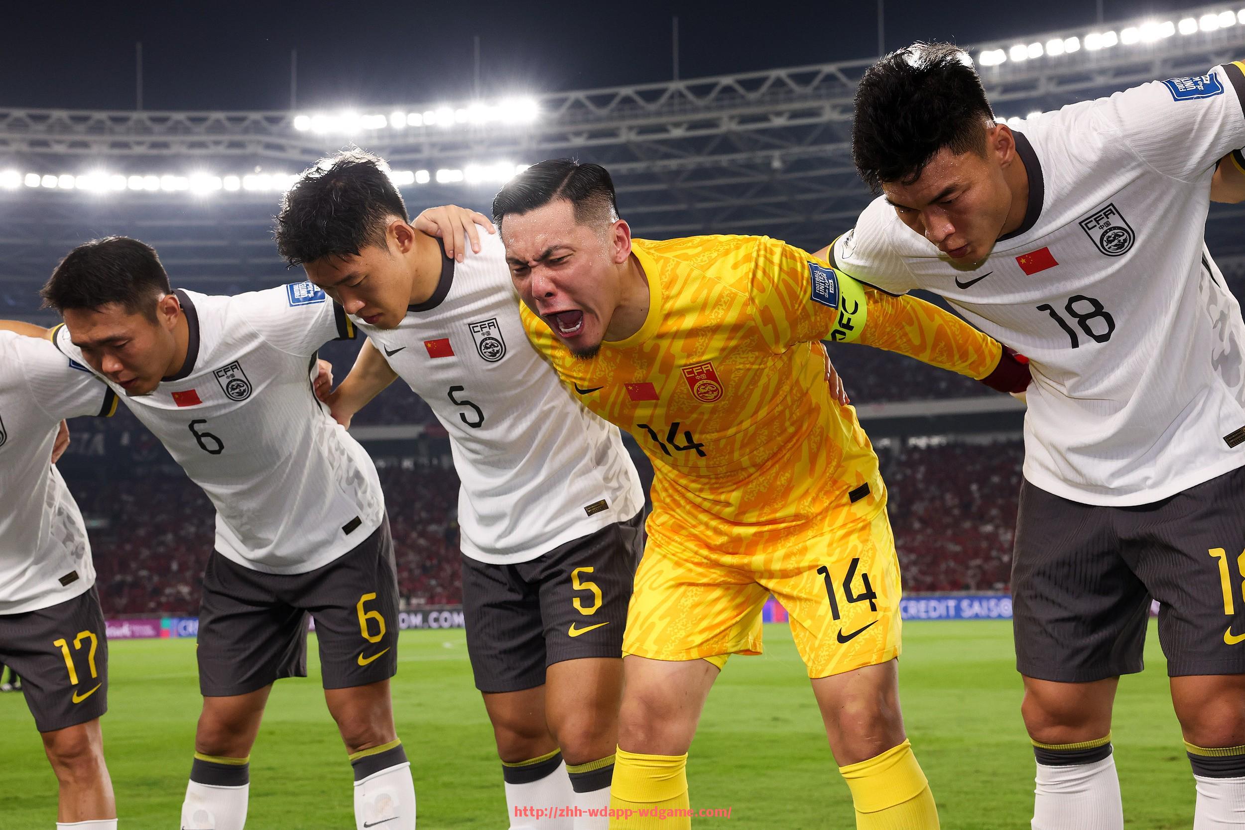 问鼎娱乐官网-英超排名第一的球队实力分析及夺冠因素探讨