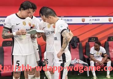 问鼎娱乐官网-球员是否能与英超宝贝交往？足球娱乐界限讨论